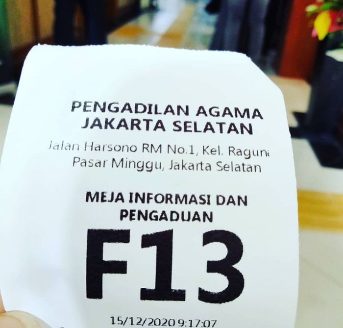Kertas antre Rohimah Alli.