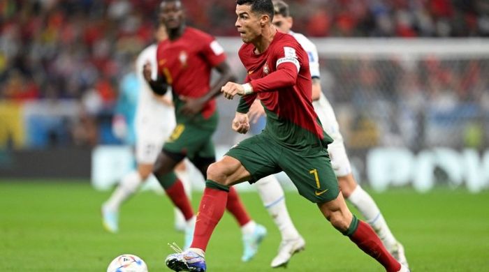 Kapten Portugal, Cristiano Ronaldo, dalam laga melawan Uruguay pada penyisihan grup Piala Dunia 2022.