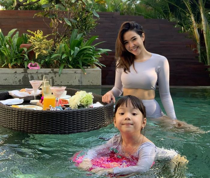 Gisella Anastasia dan Gempita saat di Bali