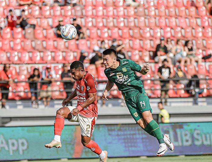 Suasana pertandingan Bali United vs Persebaya Surabaya pada pekan ke-16 Liga 1 2023/2024 di Stadion Kapten I Wayan Dipta, Gianyar, Jumat (20/10/2023)