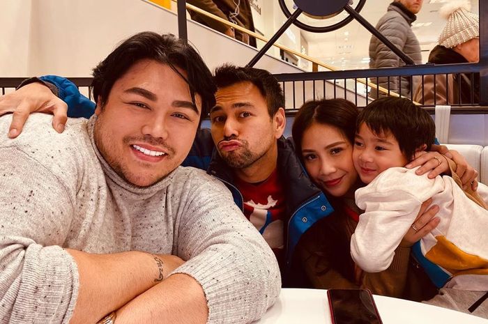 Ivan Gunawan dan Raffi Ahmad berlibur di London