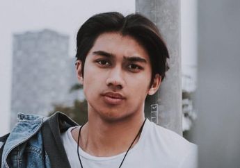 Bagai Pinang Dibelah Dua, Caesar Hito Mirip Banget dengan Adik Laki-lakinya!