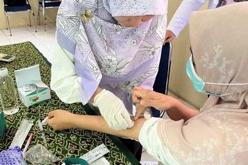 Serah Terima dan Uji Coba Penggunaan Testing Kit ke Puskesmas Pulasaren Cirebon
