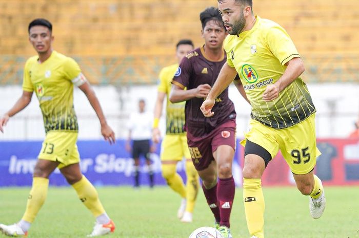 Suasana pertandingantunda pekan keenam Liga 1 2022-2023 antara Barito Putera melawan PSM Makassar.