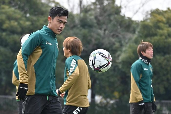 Pratama Arhan sedang melakukan latihan bersama tim Tokyo Verdy.