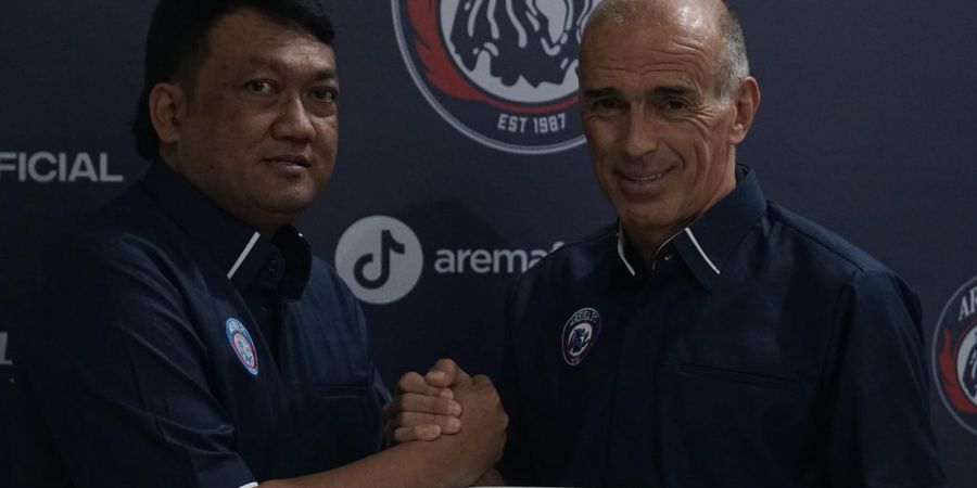 Pelatih Arema FC Siap Permalukan Persebaya di Depan Ribuan Bonek