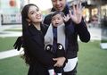 Tidur Bersama Saat Perjalanan, Gemasnya Polah Anak Sandra Dewi Sampai Tendang Ayahnya