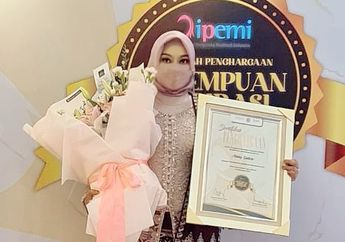 Nining Santoso Berhasil Raih Penghargaan di Ajang Perempuan Inspirasi Indonesia 2021