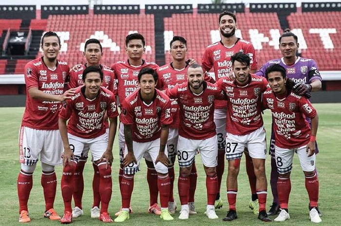 Skuat Bali United saat menjalani pertandingan uji coba melawan Boavista FC di Stadion Kapten I Wayan Dipta, Bali, pada 13 April 2019.