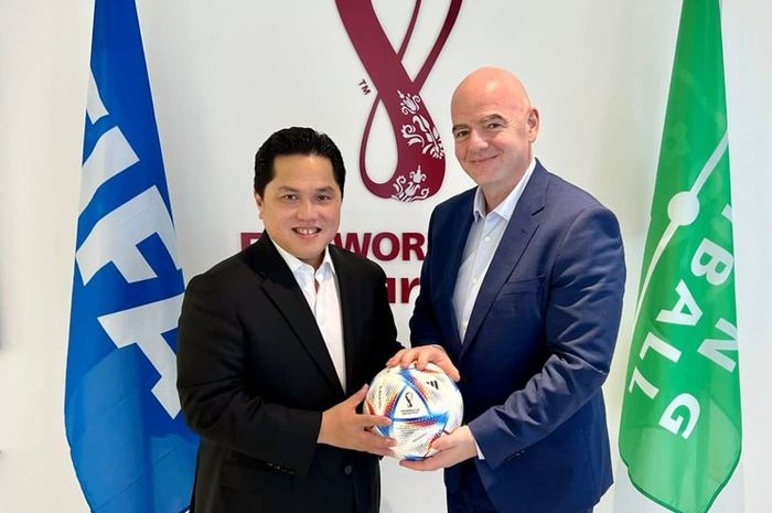 Menteri Badan Usaha Milik Negara (BUMN) Erick Thohir saat bertemu Presiden FIFA Gianni Infantino.