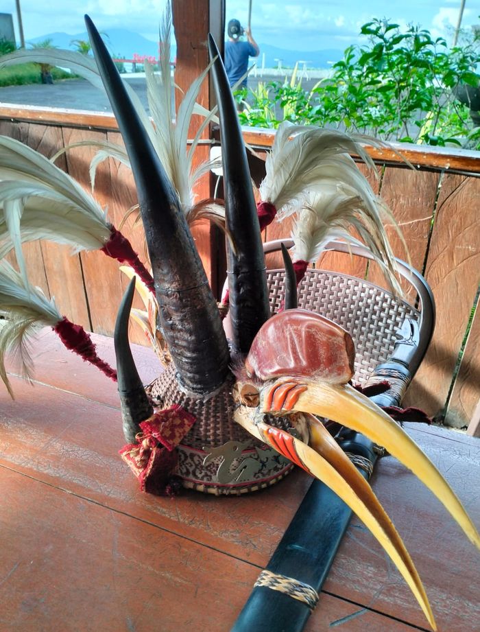 Pakai Kalung Tengkorak Asli, Ini Makna Busana Tarian Kabasaran Minahasa ...