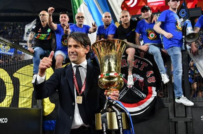 Simone Inzaghi membawa Inter Milan juara Coppa Italia 2021-2022 usai kalahkan Juventus dalam final di Olimpico, Roma (11/5/2022).