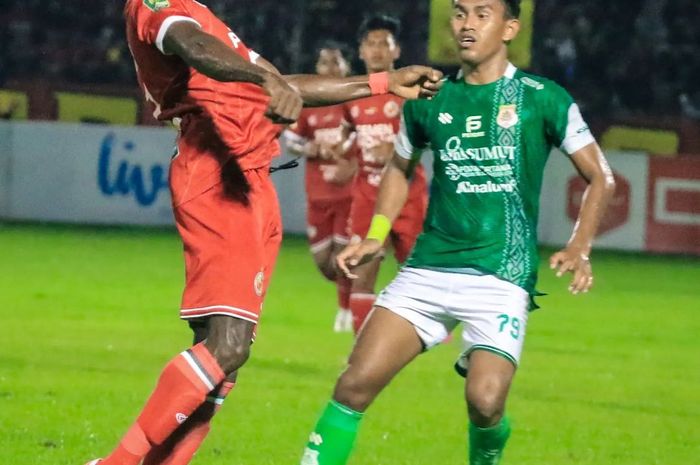 Suasana pertandingan ketiga Grup X Babak 12 Besar Promosi Liga 2 2023/2024 antara Semen Padang vs PSMS Medan di Stadion Haji Agus Salim, Padang, Rabu (17/1/2024)