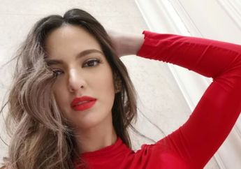 Asyik Main di Pantai, Tampilan Nia Ramadhani Pakai Bikini Super Seksi Justru Jadi Sorotan, Netizen: Saya Bisa Melihat Aurat Ibu Haji!