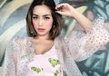 Seksinya Tampilan Jessica Iskandar Saat Pakai Baju Transparan yang Dikira Plastik Hingga Jas Hujan