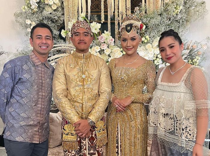Nagita Slavina dan Raffi Ahmad saat hadiri pernikahan Kaesang Pangarep dan Erina Gudono