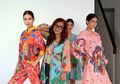 Kolaborasi Desainer Indonesia Yogiswari Pradjanti dan Penyanyi Glenn Fredly di Panggung New York Fashion Week