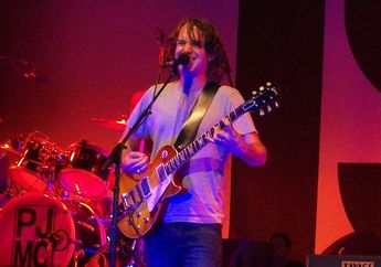 Grunge Dianggap Membunuh Metal, Stone Gossard: Saat Itu Rock Lagi Stagnan dan Ini Pembaharuan!