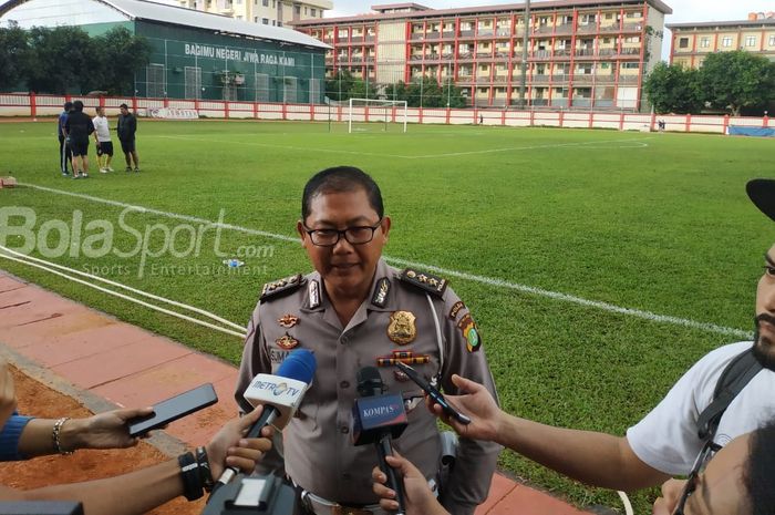 Manajer Bhayangkara FC Sumardji menjawab pertanyaan wartawan di Stadion PTIK, Jakarta Selatan, Senin (4/2/2019).