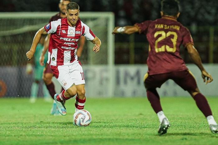 Suasana pertandingan antara PSM Makassar melawan Persis Solo pada laga pekan ke-10 Liga 1 2023/2024  di Gelora BJ Habibie, Senin (28/8/2023).