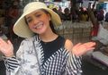 Gaya Mewah Nagita Slavina dengan Tas Mungil Ratusan Juta Rupiah Saat Foto Bersama Titi Kamal