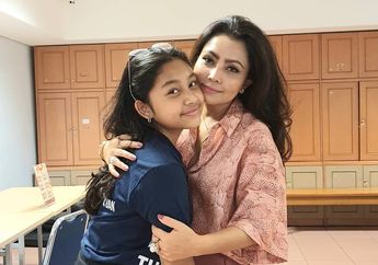 Seperti Kakak Adik, Kepoin 7 Potret Kebersamaan Mayangsari dan Khirani Trihatmodjo. Kompak!