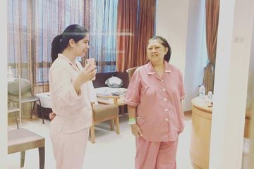 Keakraban Annisa Pohan bersama Ani Yudhoyono, Temani Memo Latihan Agar Kakinya Tak Bengkak