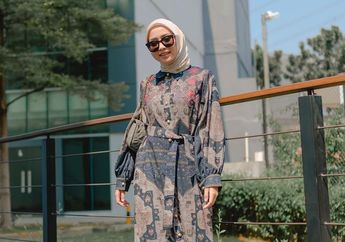 7 Outfit Hijab Buat Idul Adha 2023 Pakai Dress Hijab Motif. Manis!