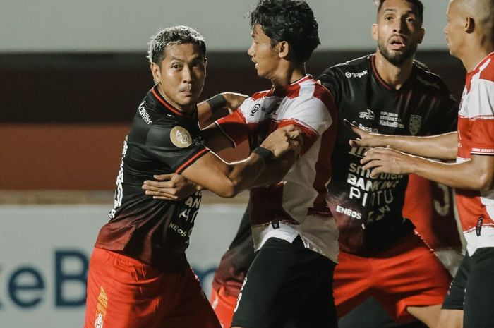 Suasana pertandingan pekan ke-13 Liga 1 2022-2023 antara Madura United melawan Bali United.