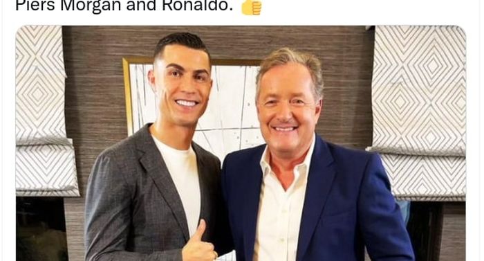 Bintang Manchester United, Cristiano Ronaldo (kiri), saat melakukan wawancara dengan Piers Morgan.