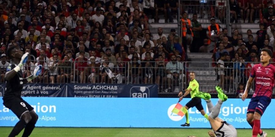 Gol Salto Messi vs Clermont, Copy Paste Punya Legenda Brasil