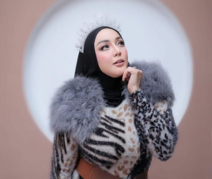 Regina mantan istri Farhat Abbas