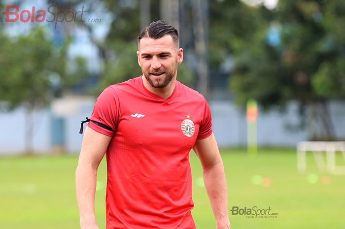 Striker asing Persija Jakarta, Marko Simic, sedang menjalani latihan di Lapangan Sutasoma, Halim, Jakarta Timur (11/3/2020)