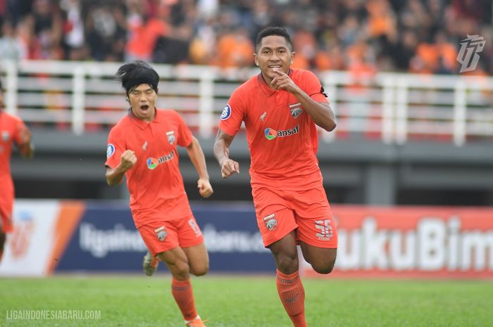 Pemain Borneo FC saat melakukan selebrasi setelah mencetak gol ke gawang Persib Bandung dalam laga pekan ketiga Liga 1 2022-2023 di Stadion Segiri, Samarinda, Minggu (7/8/2022).