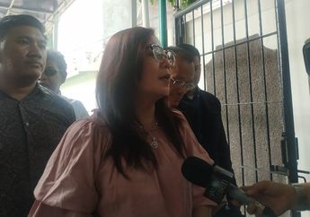 Jenguk Sang Anak Sehari Sebelum Sidang, Ibunda Kriss Hatta : Hidup Memang Pasang Surut