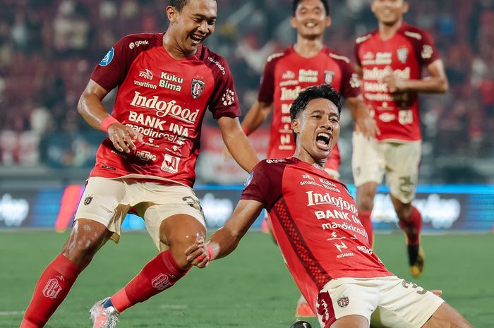Selebrasi Andhika Wijaya usai mencetak gol kedua untuk Bali United dalam lanjutan pekan ke-26 Liga 1 2023/2024 jumpa Persis Solo