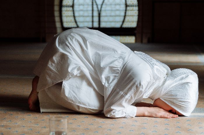 Lengkap Ada Latinnya, Ini Doa Setelah Sholat Tahajud Serta Kapan Waktu