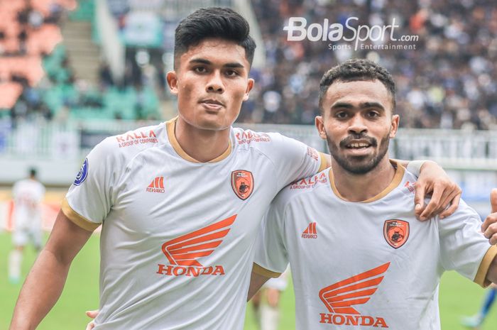 Ramadhan Sananta (kiri) monster pencetak gol PSM Makassar yang lahir lewat percobaan Bernardo Tavares.