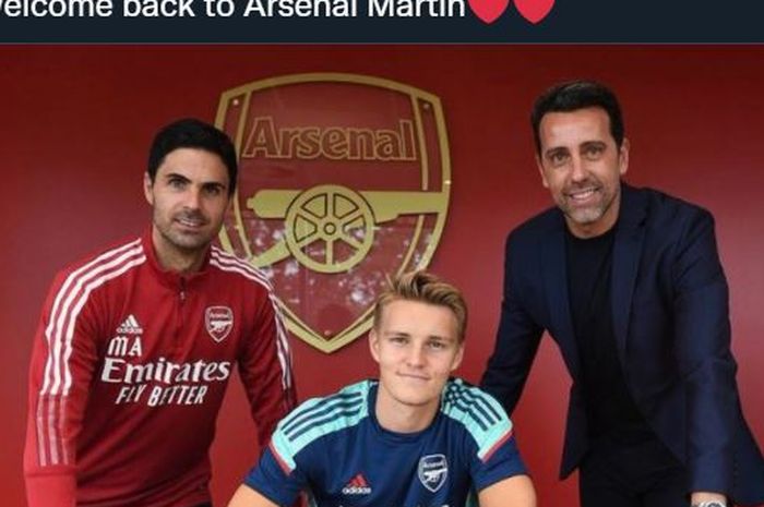 Mikel Arteta (kiri) dan Edu saat meresmikan transfer Martin Odegaard ke Arsenal di bursa transfer 2021.