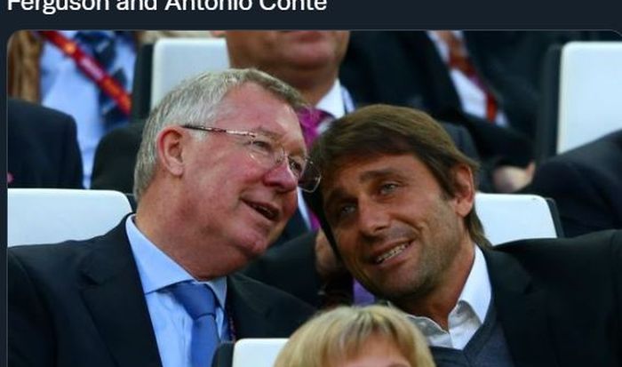 Antonio Conte dan eks pelatih Manchester United, Sir Alex Ferguson, saat berada dalam satu tribune di stadion.