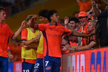 Rafael Struick melalukan selebrasi setelah mencetak gol untuk Brisbane Roar, Jumat (1/11/2024).