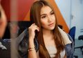 Cantiknya Ayu Ting Ting Saat Bergaya Feminin Pakai Dress Motif Floral yang Anggun, Kayak Cewek Korea!