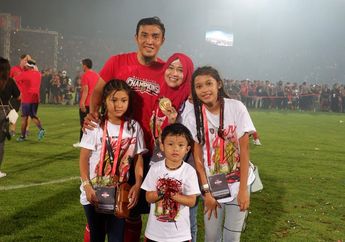 Menikah dengan Pesepak Bola Usai Bercerai dari Vokalis Band, Artis Cantik Ini Malah Minta Rumah Tangganya Diramal Wirang Birawa, Ada Apa?