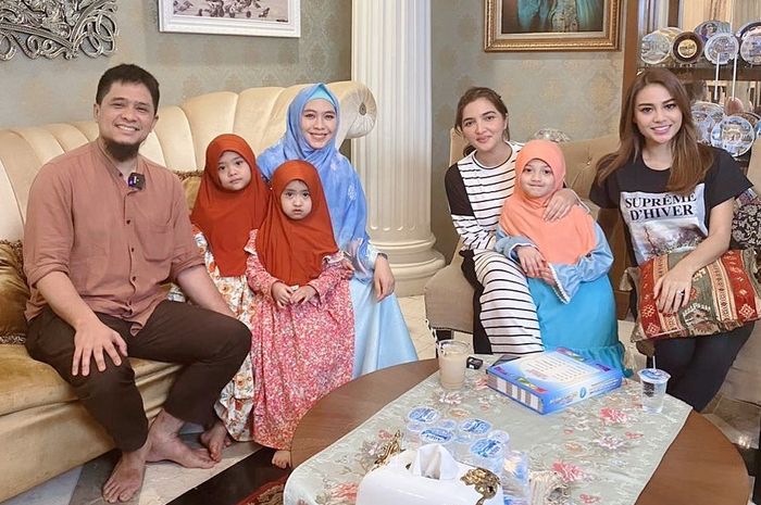 Oki Setiana Dewi Bahas Kematian Hingga Sudah Siapkan Kain Kafan Dan Foto Kematian Saat Bertandang Ke Rumah Ashanty Sang Ustazah Kematian Itu Sangat Dekat Bun