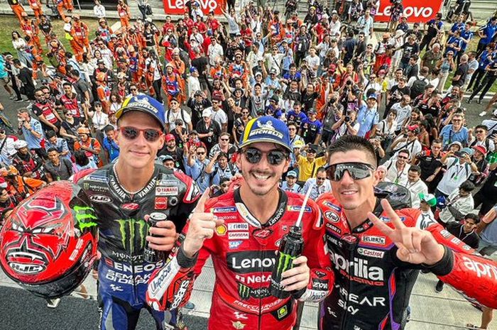 Dari kiri ke kanan, Fabio Quartararo (Monster Energy Yamaha), Francesco Bagnaia (Ducati Lenovo), Maverick Vinales (Aprilia) di podium MotoGP Indonesia 2023 di Sirkuit Mandalika, Lombok, NTB, Minggu (15/10/2023).
