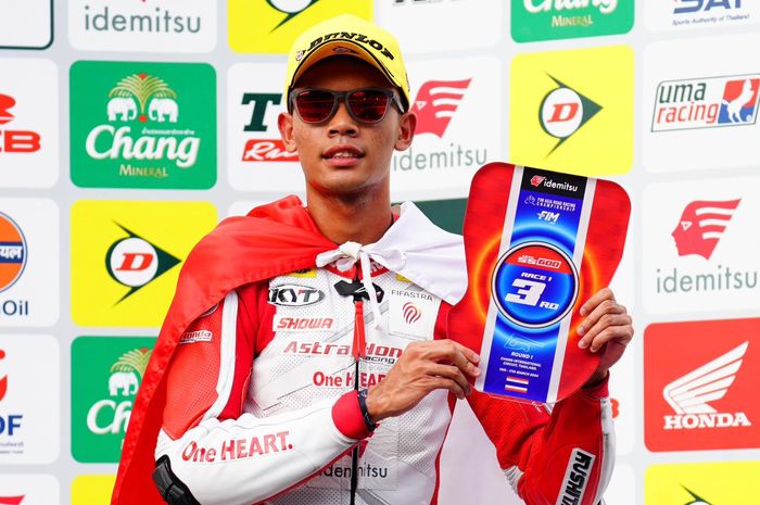 Adenanta Putra meraih podium ketiga dalam lomba kesatu kelas SS600 di Asia Road Race Championship seri Buriram di Sirkuit Chang, Buriram, Thailand, 16 Maret 2024.