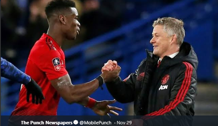 Gelandang Manchester United, Paul Pogba (Kiri) dan sang pelatih, Ole Gunnar Solskjaer.