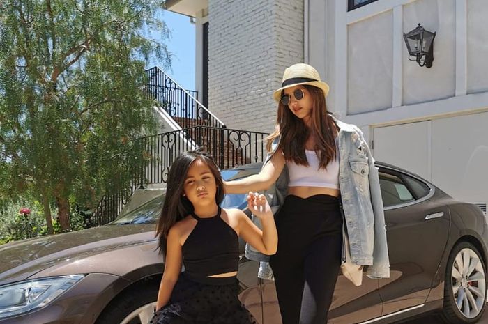 Nia Ramadhani dan putri sulungnya