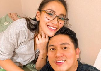 Selangkah Lagi Jadi Nyonya Adit Jayusman, Ayu Ting Ting Justru Kepergok Elus-elus Perut Buncitnya yang Sudah Membesar, Netizen: Ghibah Ibu Hamil