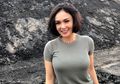 Uban Terlihat Saat Bikin Makeup Tutorial #DiRumahAja, Penampilan Yuni Shara Dinilai Tetap Cantik oleh Netizen!